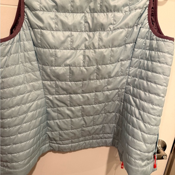 Patagonia Light Gray Quilted Vest - Picture 3 of 3